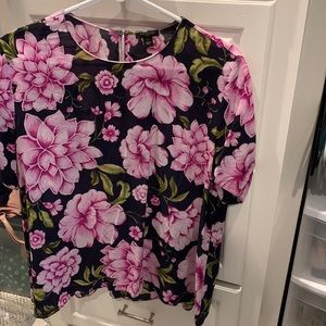 Ann Taylor silky navy blouse size L. Floral